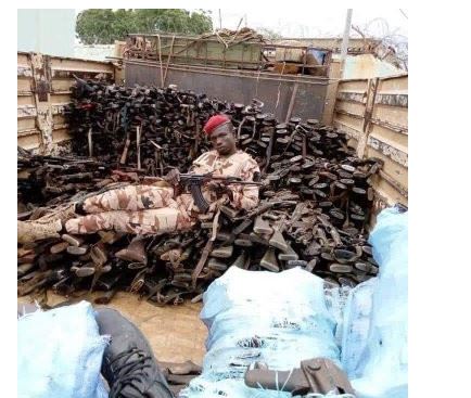Nigerian Soldiers spotted Hailing Soldiers from Chad as their President leads them to war against Boko Haram (Videos/Photos) 11 Nigerian Soldiers spotted Hailing Soldiers from Chad as their President leads them to war against Boko Haram (Videos/Photos) 11