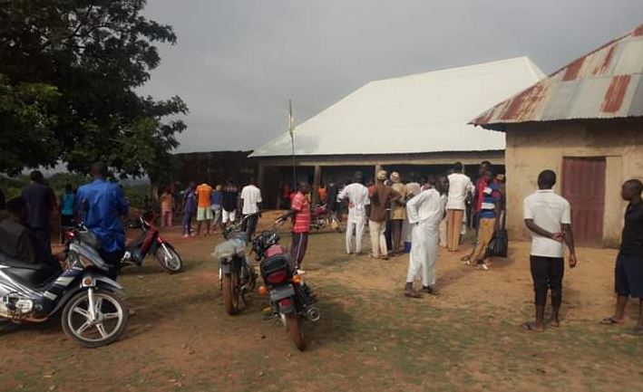 30-year-old man hangs himself in a classroom in Nasarawa (graphic photos) 1