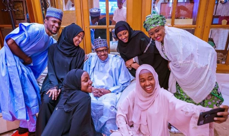 President Buhari celebrates Eid-el-Fitr with his immediate family in the statehouse (photos) 1