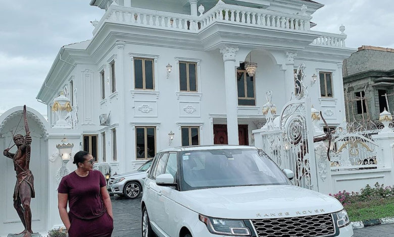 Owner of Sayaveth interiors, Ehi Ogbebor gifts herself a 7-bedroom Mansion on her 35th Birthday ( Photos) 5