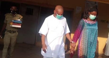 Photos of Senator Orji Uzor Kalu walking out of Kuje prison (photos) 11 Photos of Senator Orji Uzor Kalu walking out of Kuje prison (photos) 1