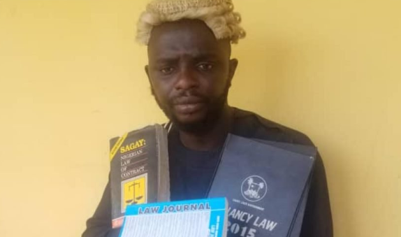 Fraud: Fake Lawyer who studied Law but did not graduate arrested in Ogun state 1 Fraud: Fake Lawyer who studied Law but did not graduate arrested in Ogun state 1