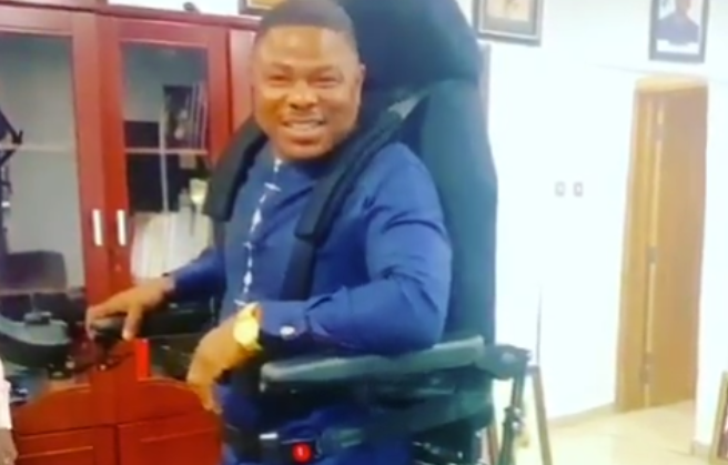 Yinka Ayefele gets a standing wheelchair as a gift (Photo) 3