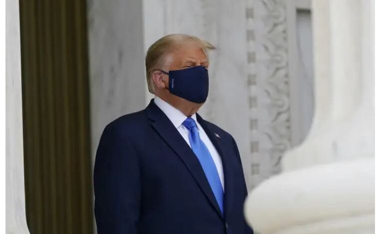 Watch Americans chant "Vote Him Out!" as Trump and Melania pay their last respects to the late Justice Ruth Ginsburg 5 Watch Americans chant "Vote Him Out!" as Trump and Melania pay their last respects to the late Justice Ruth Ginsburg 1