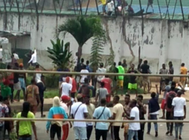 (Video) Protesters break Benin Prison, free Inmates 1