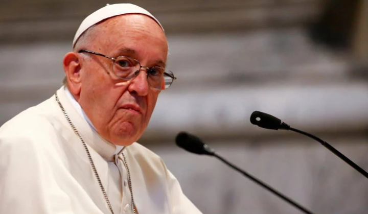 Pope Francis approves allowing Catholic priests to bless same-s3x couples  1