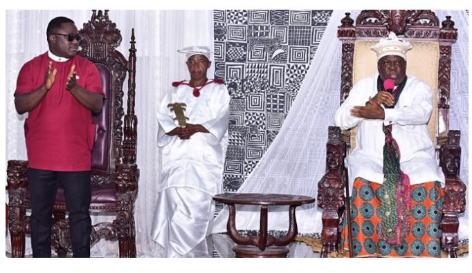 Obong of Calabar asks Gov Ben Ayade to step aside, describes him as an incompetent leader 1 Obong of Calabar asks Gov Ben Ayade to step aside, describes him as an incompetent leader 1