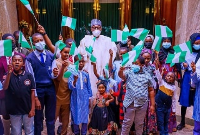 PHOTOS: Buhari celebrates with children at Aso Rock 9