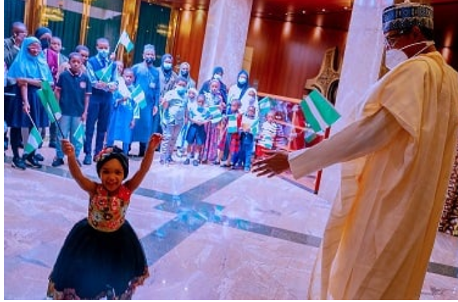 PHOTOS: Buhari celebrates with children at Aso Rock 13