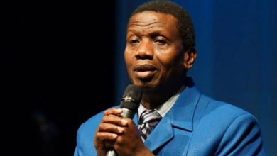 Photo of Naira-to-dollar exchange: With all your heart, cry to God and say please have mercy on us, intervene quickly – Adeboye tells Nigerians