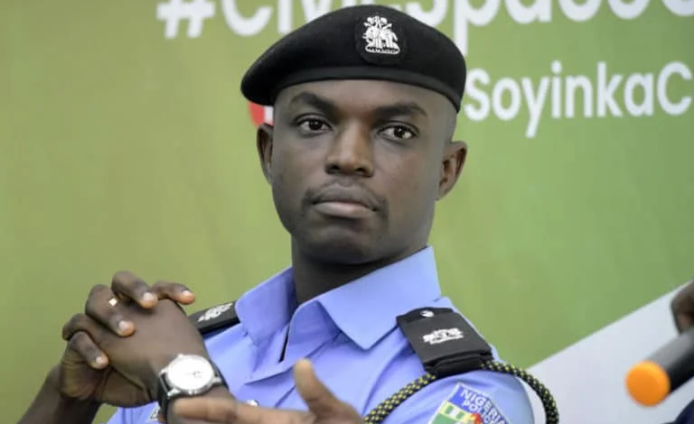 Vigilante arrested for burning thief to death in Lagos 1
